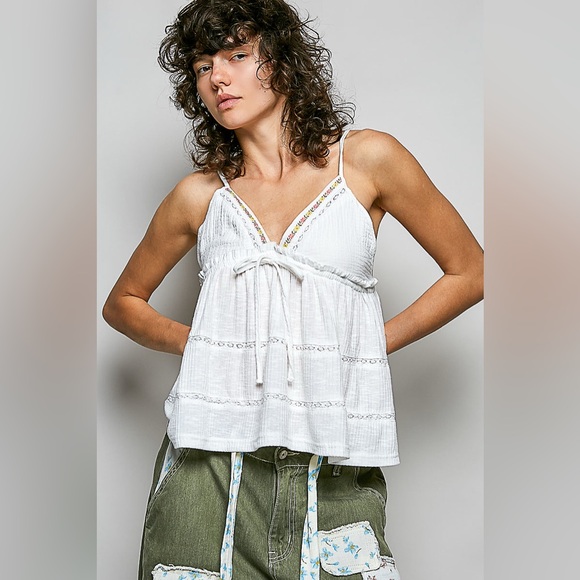 POL V-Neck Embroidered Trim Ruffled Cami/Off White 🆕 - Picture 4 of 7
